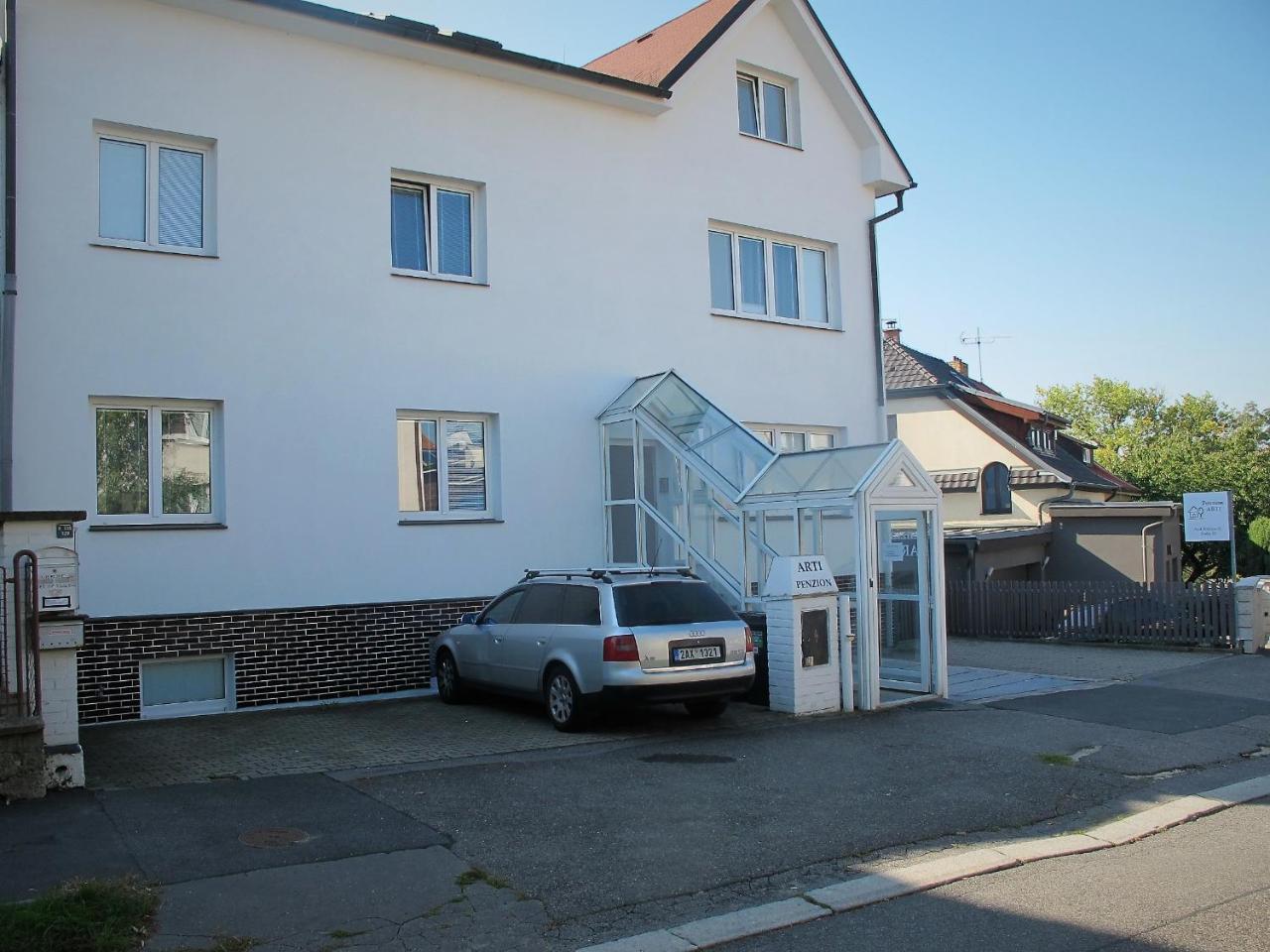 Penzion Arti Praag Buitenkant foto